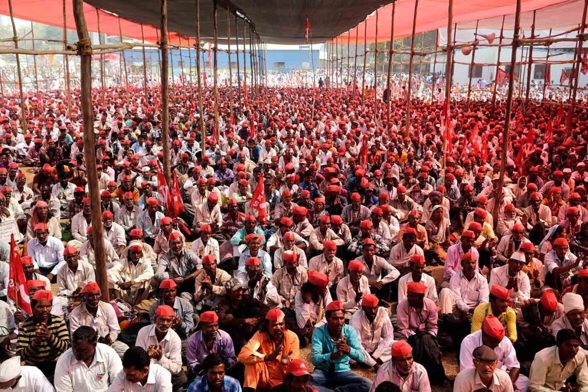 In November 2018, tens of thousands of farmers and labourers marched to Delhi, demanding better crop prices. Similarly, in March that year, protesting farmers from Maharashtra walked 160km to Mumbai. Photo: Team Ceritalah