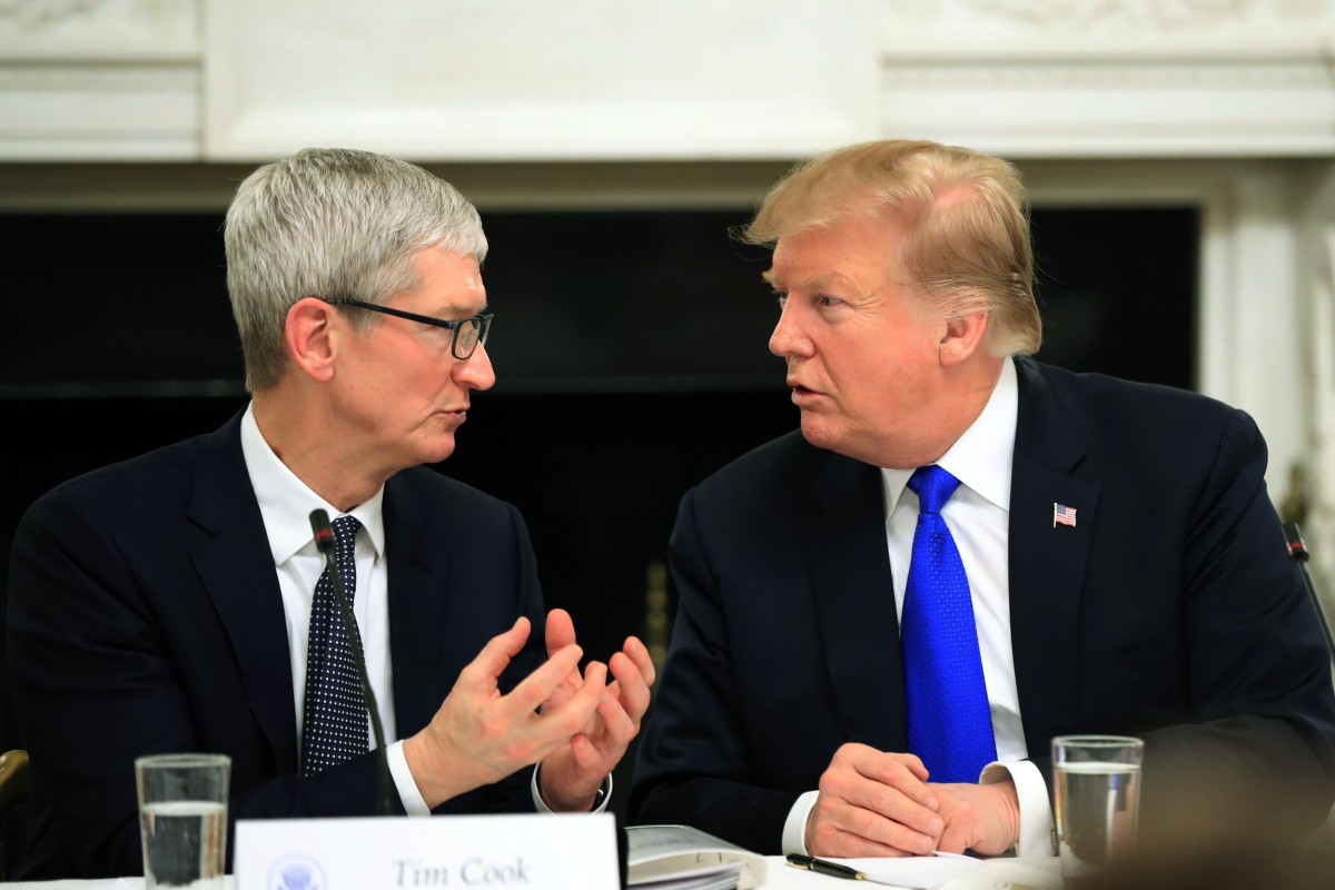 受中美贸易战影响,Apple要求美国政府豁免11种中国制产品高达15%的关税! 2 Image result for apple and donald trump