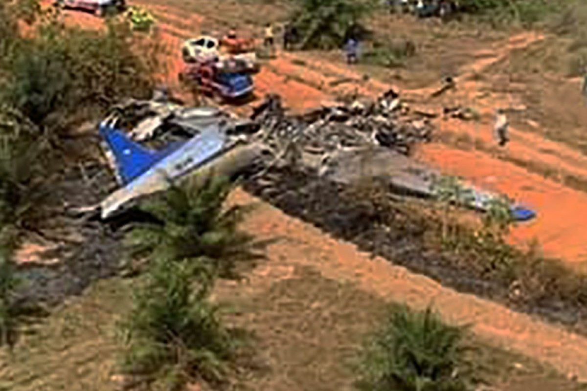 Douglas DC3 plane crashes in central Colombia, killing 12 South