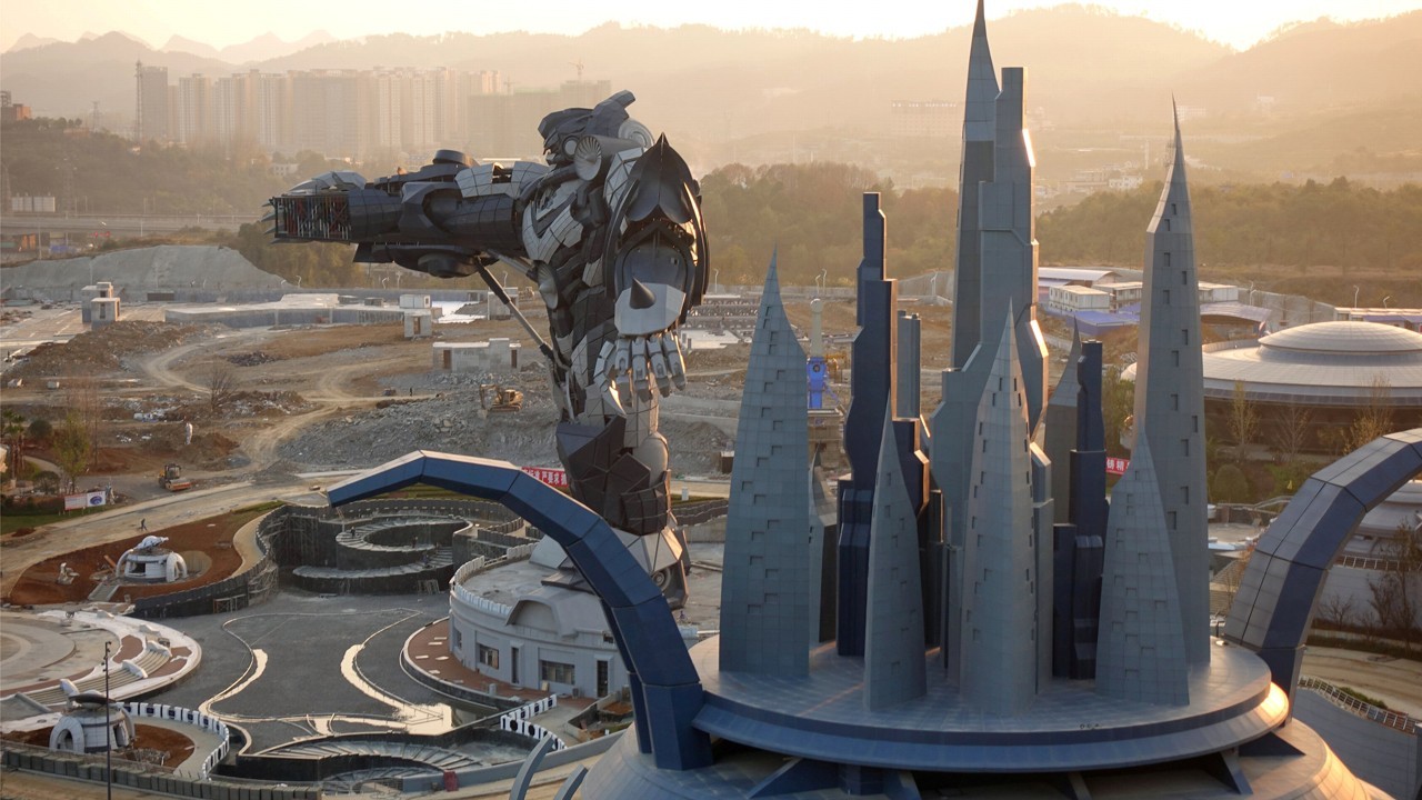 The Oriental Science Fiction Valley theme park has a giant robot that visitors can bungee jump from. (Picture: Reuters)