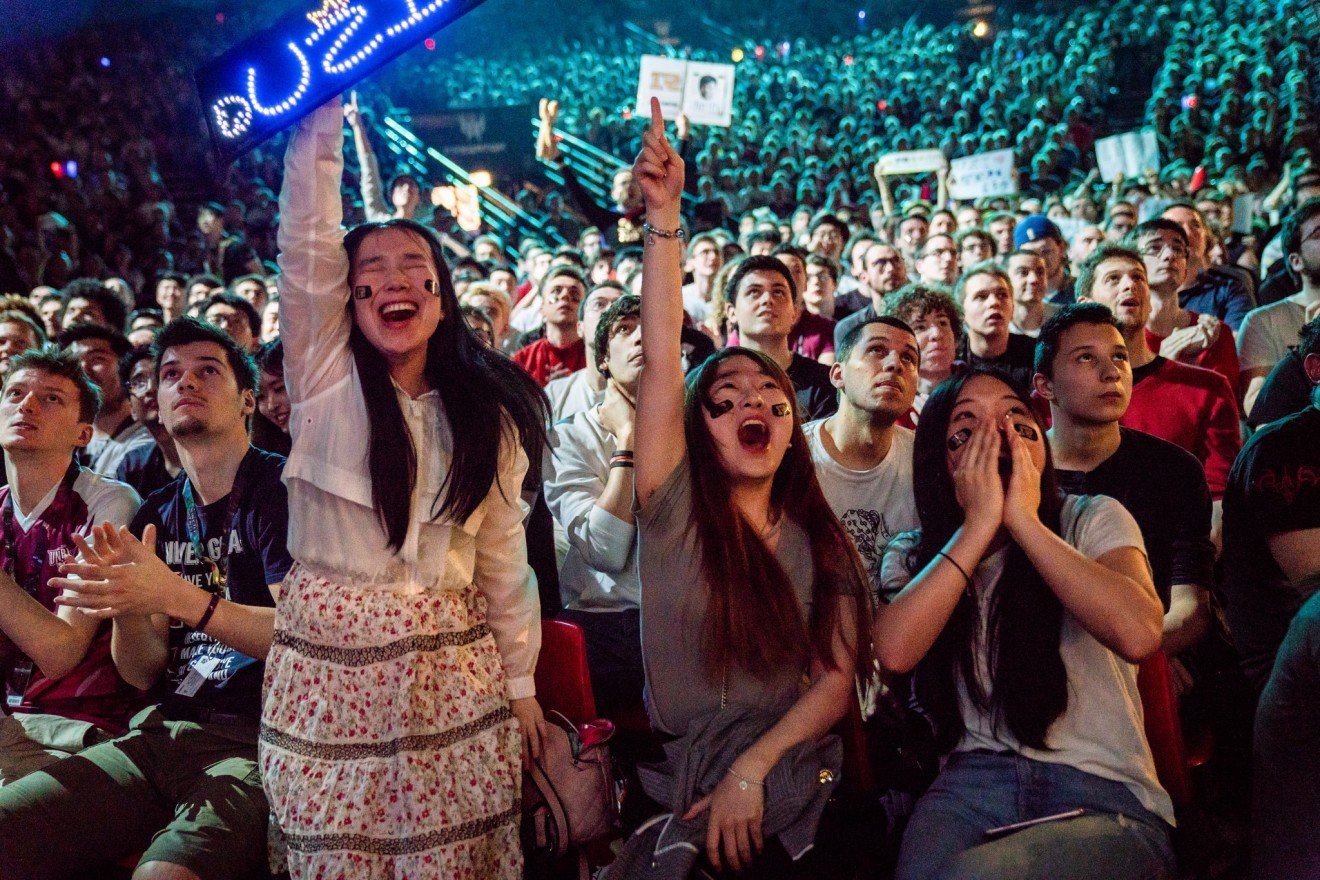 Some traveled from China to cheer on Uzi and watch RNG’s victory in Paris. (Picture: Riot Games)