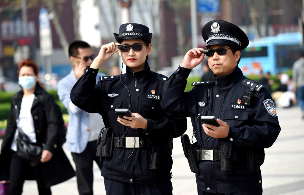 Police officers with AI-powered smart glasses in the central Chinese city of Luoyang on April 3, 2018. (Picture: Reuters)