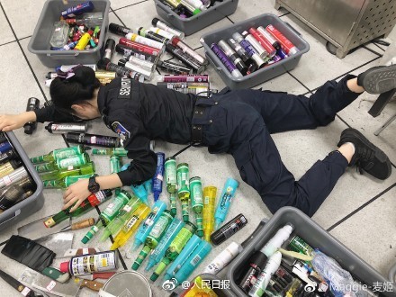 Is that a bottle of baijiu under her left hand? (Picture: Weibo)