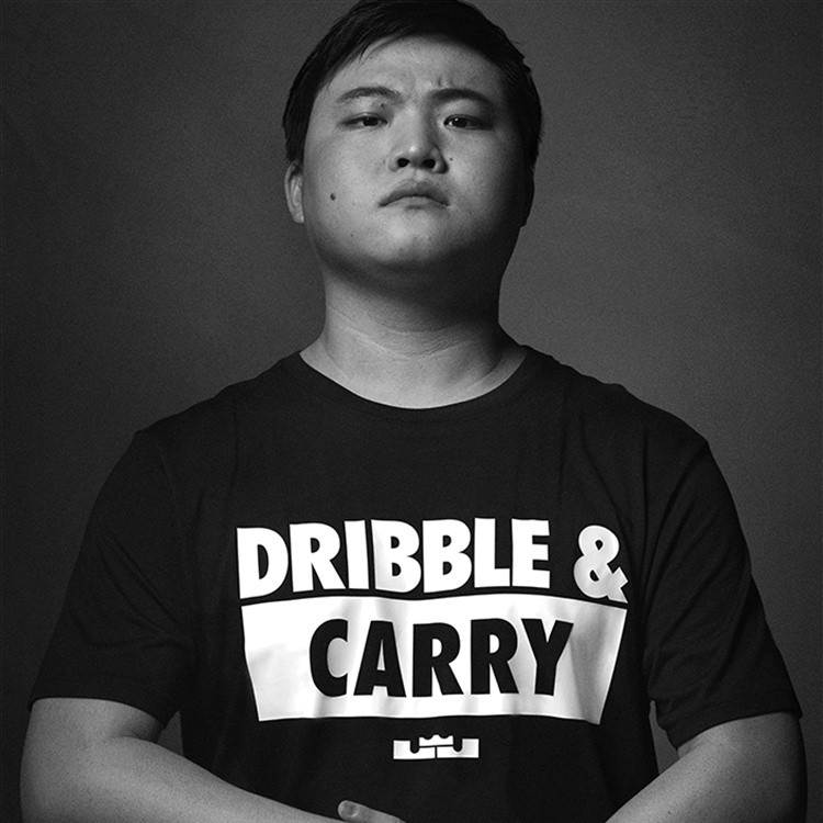 RNG superstar Jian “Uzi” Zihao failed to carry his team through the quarterfinals of the League of Legends World Championship. (Photo: Nike/Weibo)