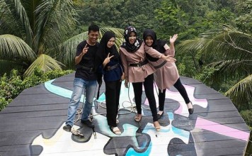 Visitors on a platform pose at the Pulepayung tourist attraction in Kulon Progo regency, Special Region of Yogyakarta, Indonesia. Photo: Dimas Ardian/Bloomberg