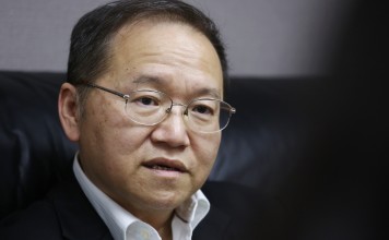 Derek Zen Wei-peu, co-chairman of Road King Infrastructure, bought one million shares of the tollway operator last week. Photo: Jonathan Wong