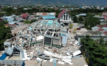 Authorities believe the 80-room Hotel Roa-Roa was near capacity when the district was ravaged by a 7.5 magnitude quake and a tsunami wave Friday. Photo: AFP