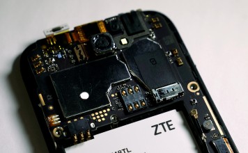 Tsinghua Unigroup shipped a total of 3.4 billion smartphone chips last year. Photo: Reuters