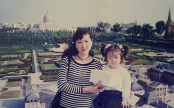 Zhang Donghong, who moved to Shenzhen in 1985, with her daughter Zhong, who is now 28. Photo: Handout