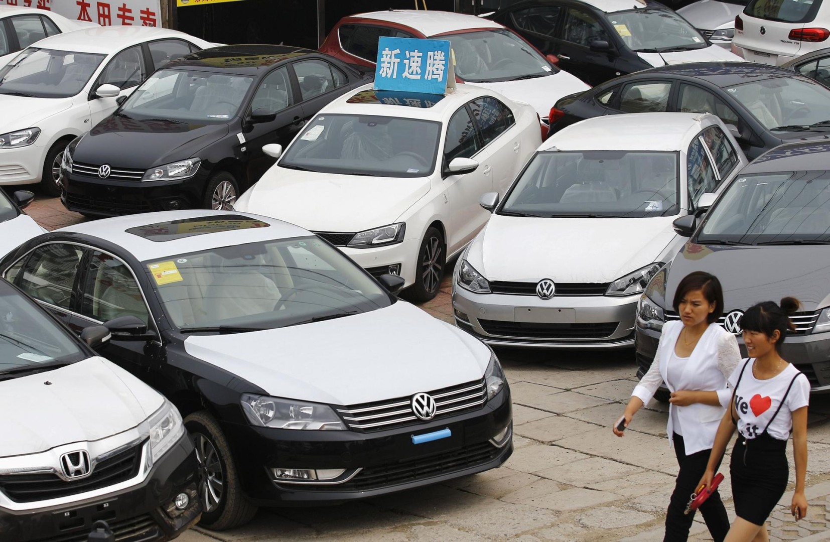 China S High End Car Dealers Go Online For Second Hand Income