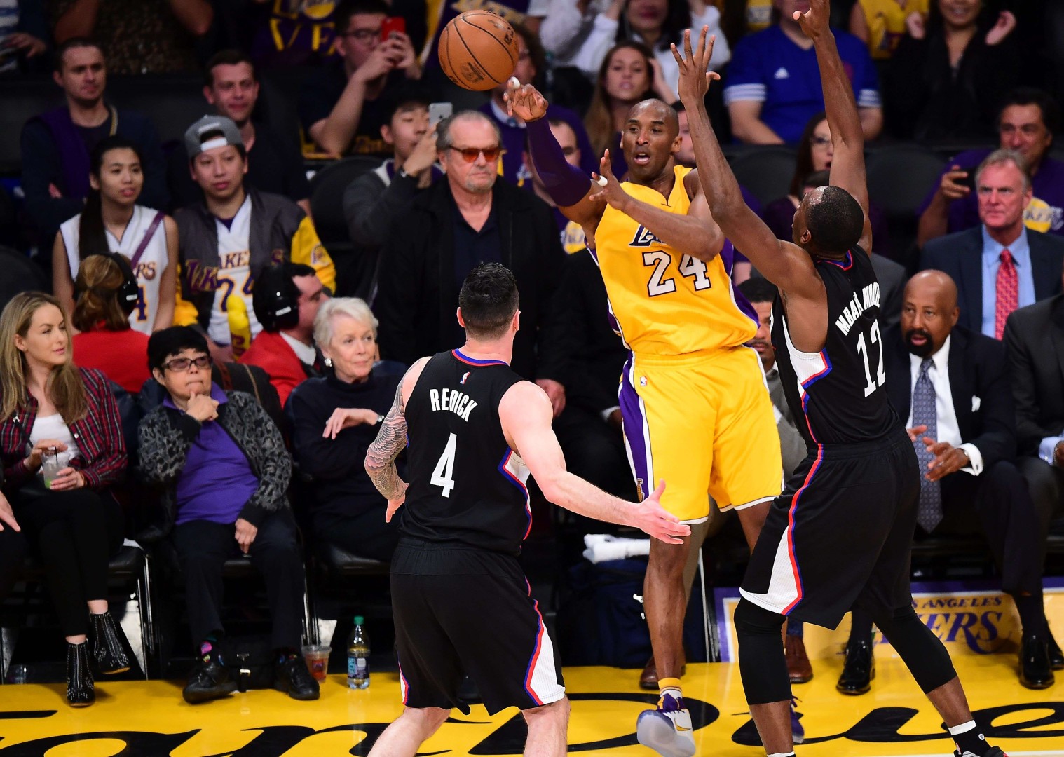 After Kobe Bryant Bid Farewell God Forbid Jack Nicholson Leaves