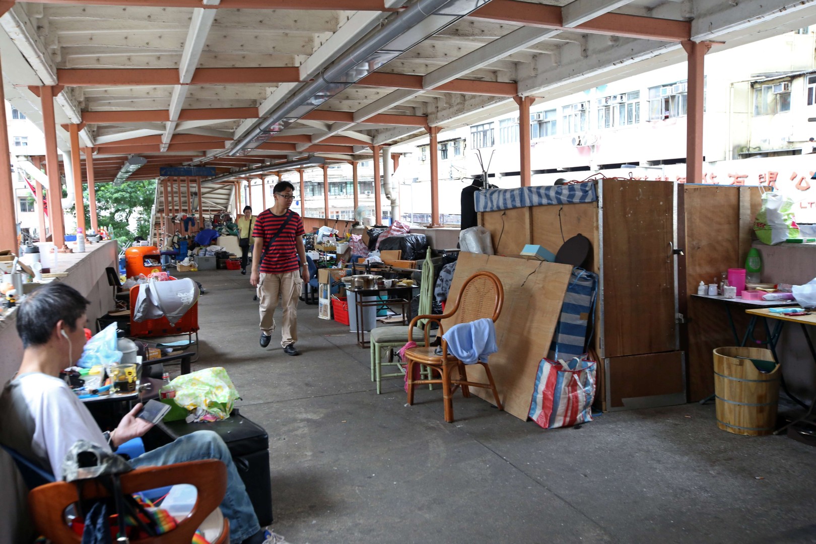 How Hong Kong S Homeless Live On Footbridge With Clutter Litter And Bird Droppings South China Morning Post