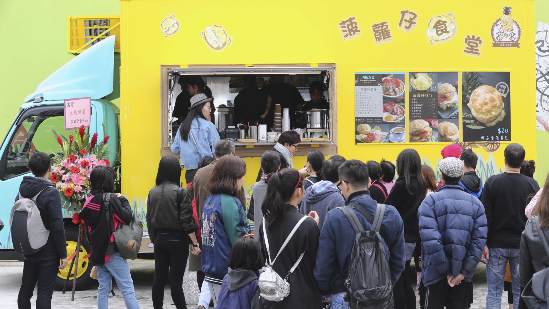 Long Queues At Hong Kong Food Trucks Despite Minor Hiccups