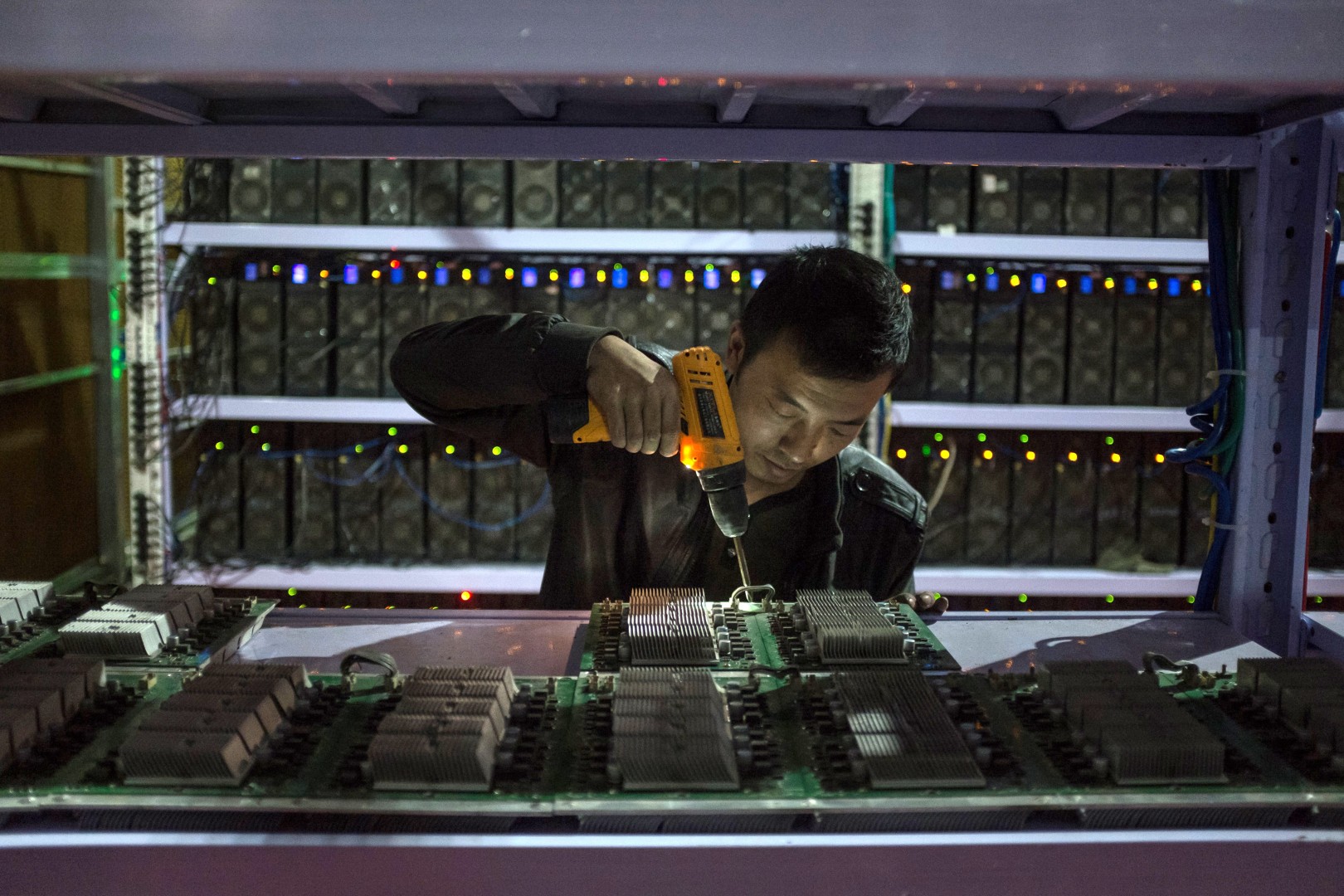 China S Bitcoin Miners In Limbo After Beijing Shuts Down Exchanges - 