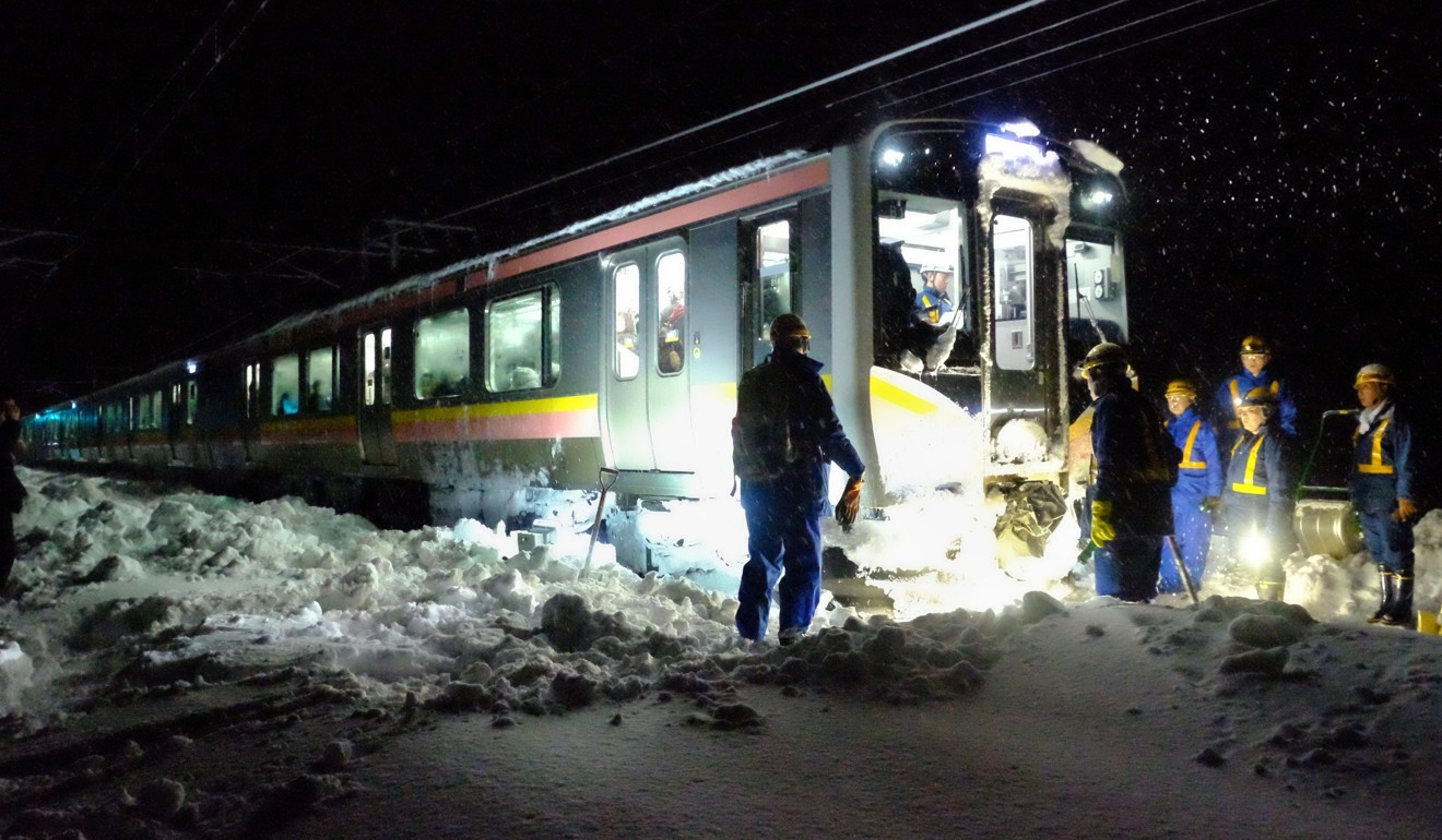 Heavy Snow Traps Over 400 Passengers Inside Stranded Train