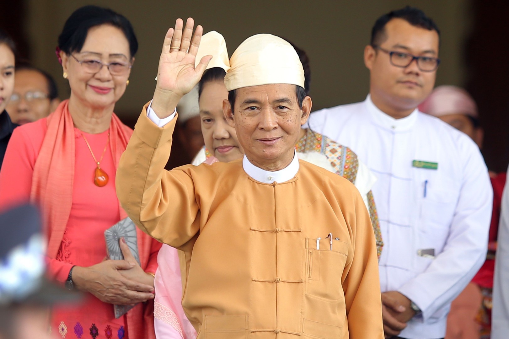 Myo nyunt, phát ngôn viên cấp cao đảng liên minh quốc gia vì dân chủ myanmar (nld), xác nhận bà suu kyi, tổng thống win myint và một số lãnh đạo cấp cao khác đã bị bắt lúc rạng sáng. Will Myanmar S New President Win Myint Tip The Scales In Aung San Suu Kyi S Favour South China Morning Post