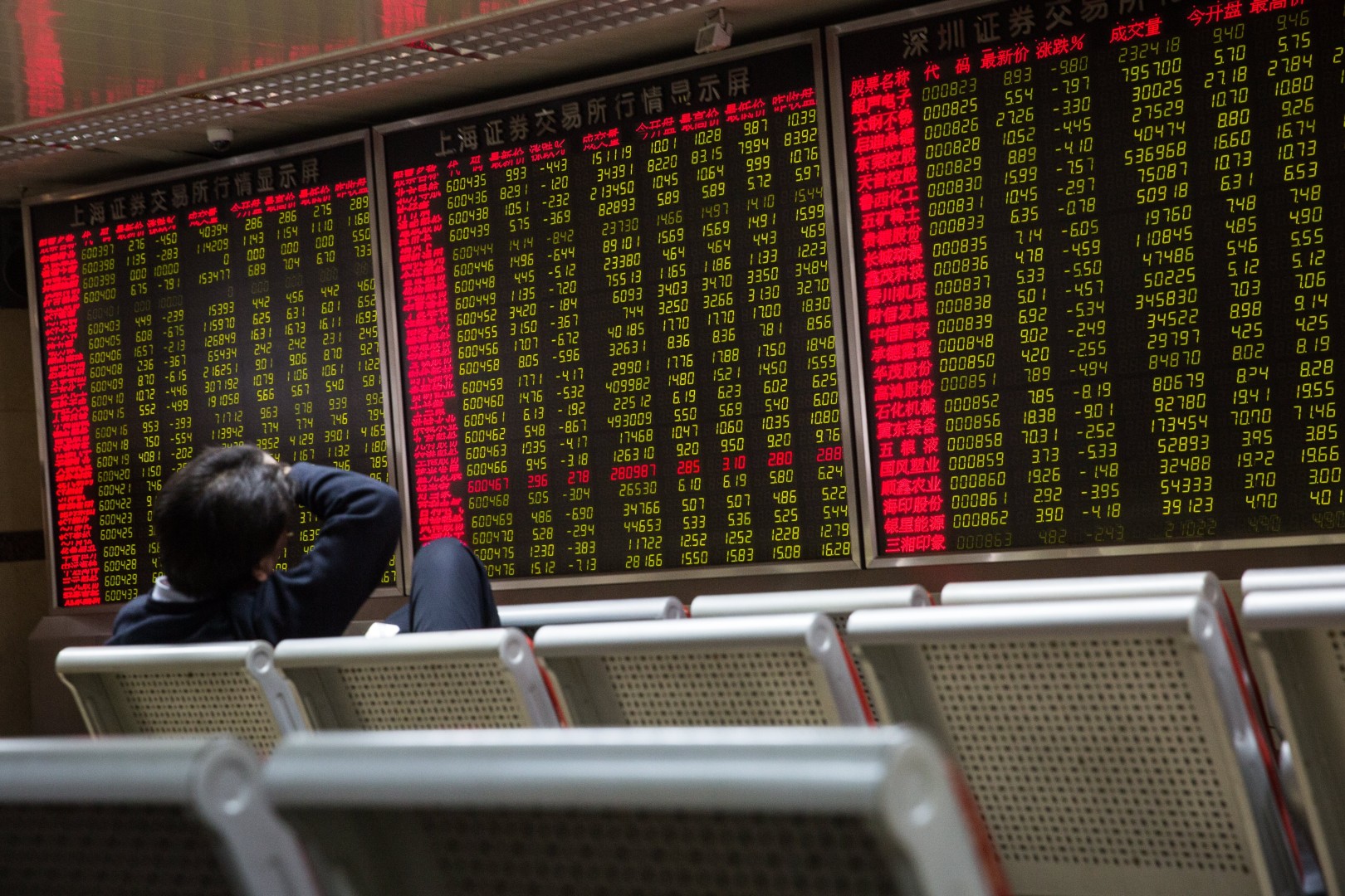 Hong Kong shares fall at start of trade