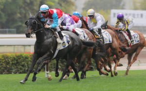 Bernard's Choice (Zac Purton) hits the line to complete the Australian rider's double. Photos: Kenneth Chan