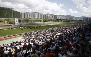 Crowds of 100,000 are not uncommon on auspicious days at Sha Tin. Photos: Kenneth Chan