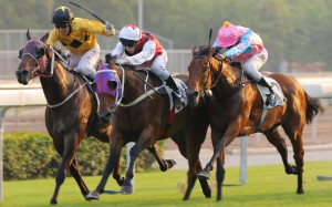 Outsider Multivictory holds off challenges from Apollo's Choice on the outside and Dashing Fellow on the inside to win the Chevalier Cup. Photo: Kenneth Chan 