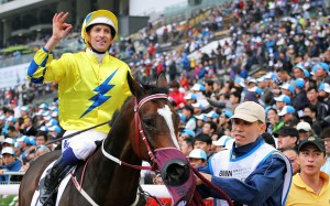 Hugh Bowman gives the “okay” sign after winning the BMW Hong Kong Derby aboard Werther. Photos: Kenneth Chan