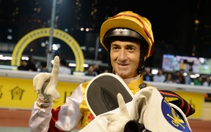 Race 6, Monsieur, ridden by Douglas Whyte, won the class 4 over 1800m at Happy Valley. 11NOV15 Douglas Whyte got the 1700 Win.