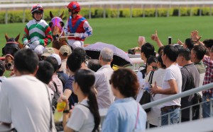 Kei Chiong receives a rapturous reception from the Sha Tin crowd as she returns on Molly’s Jade Star. She is in line to not only win leading local rider, but also most popular jockey. Photo: Kenneth Chan
