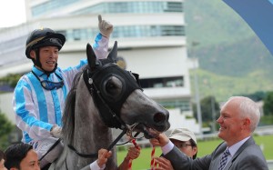 Ben So celebrates winning aboard Argentum to complete a double for trainer David Hall at Sha Tin on Friday. Photos; Kenneth Chan