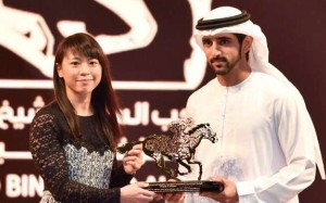 Kei Chiong receives the People’s Choice Award at the Dubai World Cup Welcome Reception in recognition of her four-win performance at Sha Tin in April. Photos: handout.