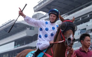 Brett Prebble salutes to the crowd after winning the Group One Champions Mile with Contentment on May 7. Photos: Kenneth Chan