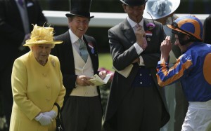 Britain’s Queen Elizabeth II speaks with jockey Ryan Moore (right) and racing manager John Warren (1second left— after arriving in the parade ring on the second day of the Royal Ascot meeting. Photo: AP Photo/Tim Ireland