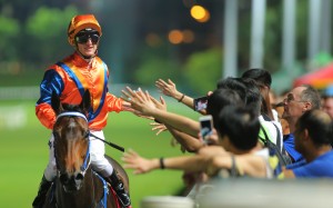 Zac Purton celebrates Best Step’s victory with the fans at Happy Valley on Wednesday night. Photos: Kenneth Chan