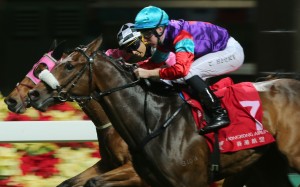 Tommy Berry guides Singapore Sling to victory at Happy Valley on Wednesday night. Photo: Kenneth Chan
