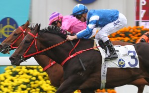 Zac Purton and Super Missile (right) edge out Lucky Lucky at Sha Tin on Monday. Photos: Kenneth Chan