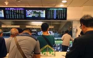 Punters betting at Happy Valley. Photos: Kenneth Chan