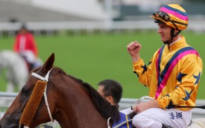 Zac Purton celebrates his win aboard Winner’s Way on Sunday. Photos: Kenneth Chan