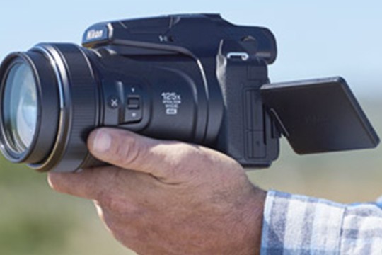 美品　Nikon COOLPIX P1000 Nikon COOLPIX P1000 Digital Camera + 128GB Sandisk Extreme