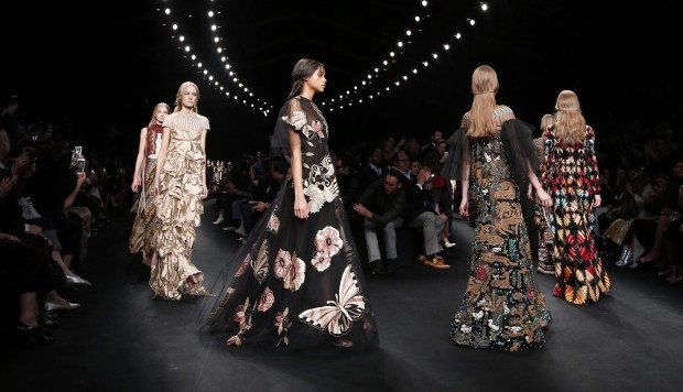 Sleek and sexy designs dominate at Paris Fashion Week | South China ...