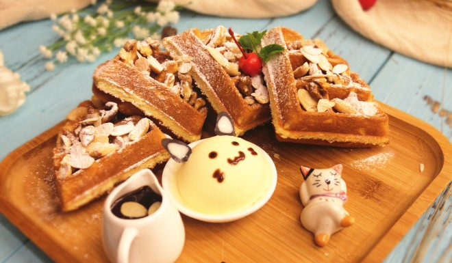 Themed snacks are served at a Beijing cat café run by Xi Shuting.