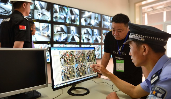 Police officers oversee the gaokao exam.