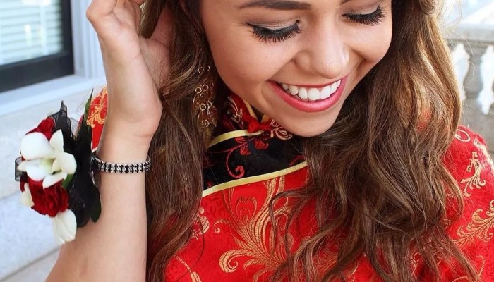 Chinese dress at US prom wins support in China after internet