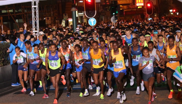 Marathon Crowds Prove Perfect Place To Study Hydrodynamic Theory