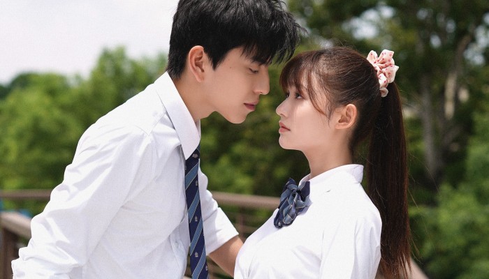 Fall in Love at First Kiss film review Jelly Lin Darren Wang in