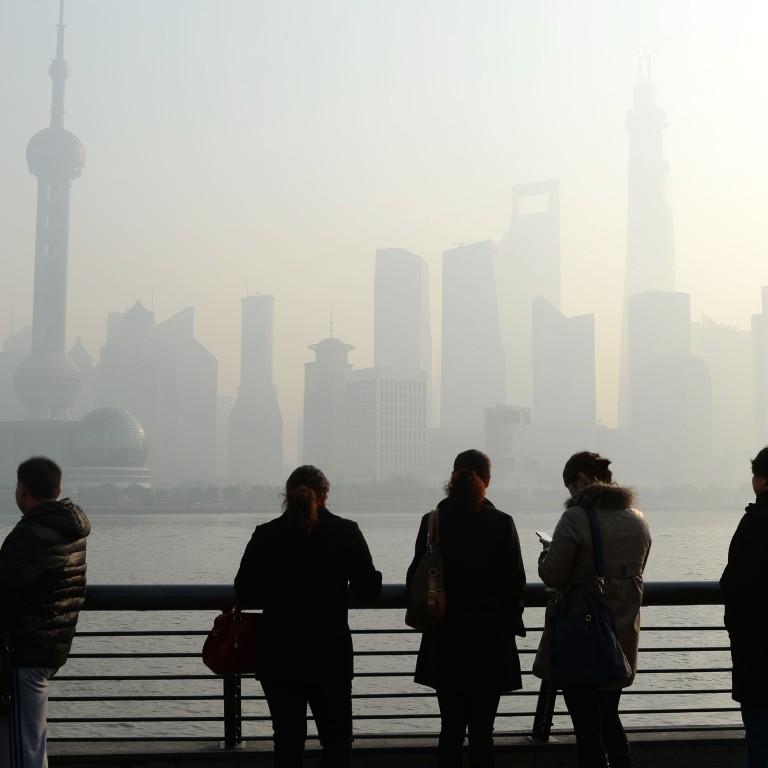 Shanghai cloaked in smog as air pollution hits dangerous peak