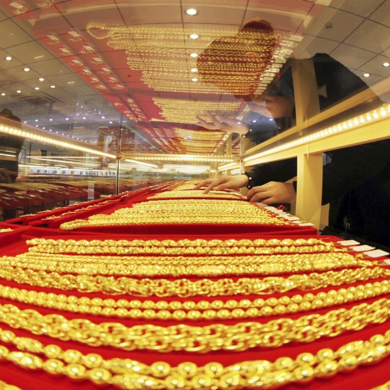 gold jewelry store
