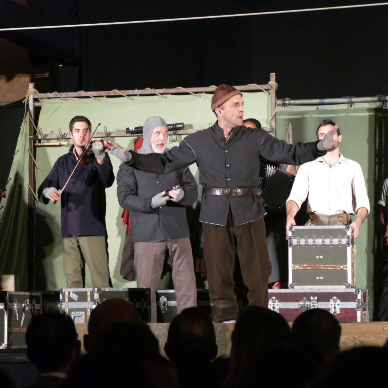 Review Hong Kong Enjoys A Stripped Down Hamlet Globe To