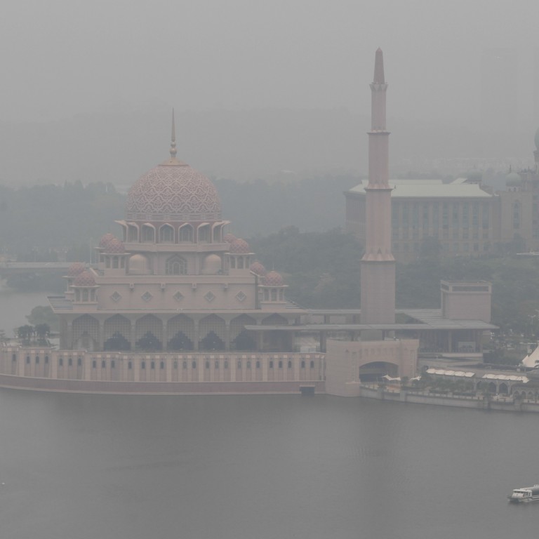 Malaysia Again Shuts School As Haze From Indonesia S Forest Fires