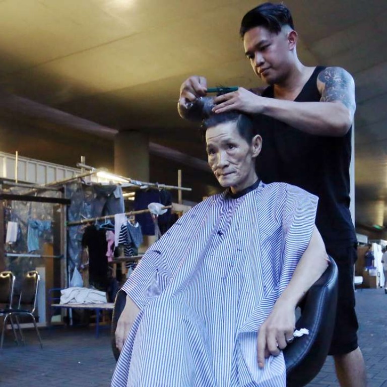 Happy Hair Happy People New York Stylist Gives Free Haircuts