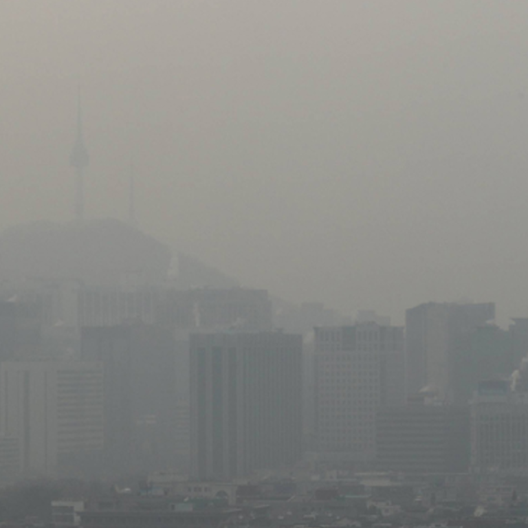 Health alerts issued as 'fine dust' blankets Korean Peninsula South