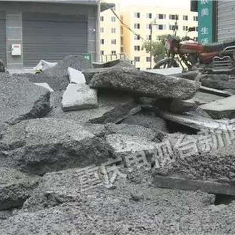 Three injured in central China after firecracker sets off septic tank